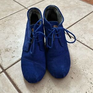 Tom’s blue suede wedge ankle boots